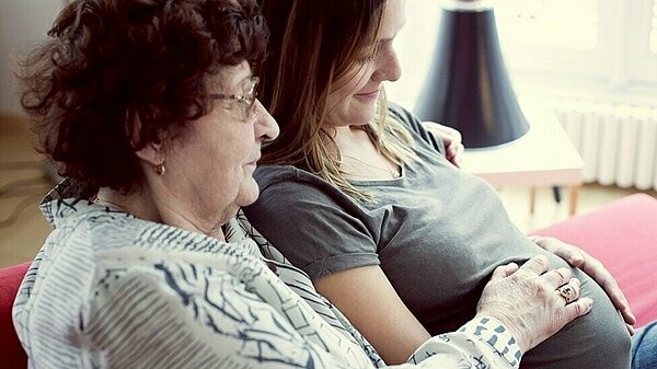 Ohne Partner durch die Schwangerschaft (Quelle: PhotoAlto/Anne-Sophie Bost / PhotoAlto Agency RF Collections / via Getty Images)